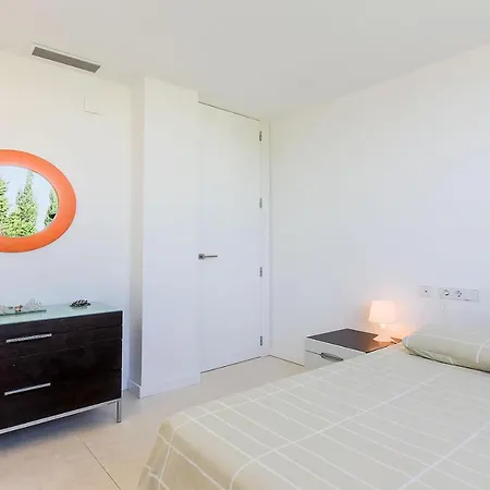 Villa Impeccable 4-Bed Villa