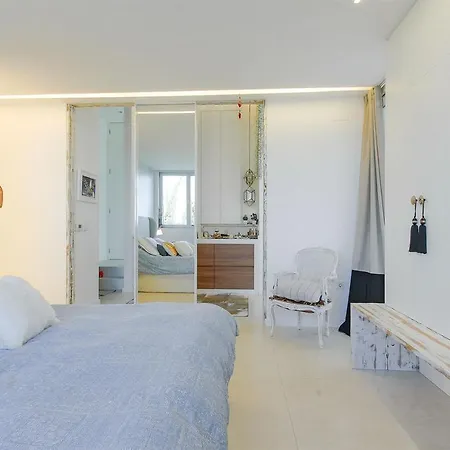 Villa Impeccable 4-Bed Villa *