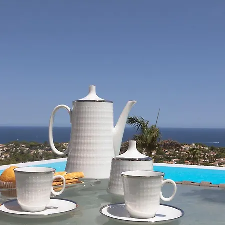 Villa Impeccable 4-Bed Villa Dénia