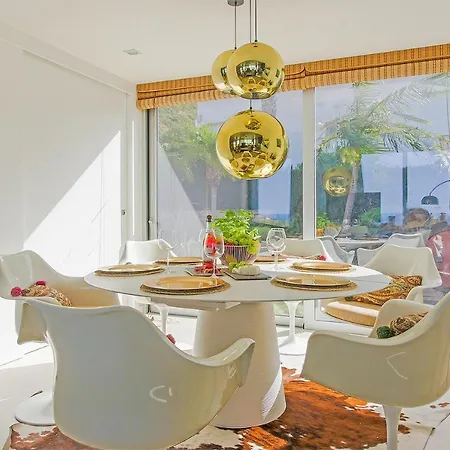Impeccable 4-Bed Villa